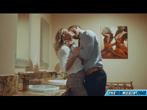 ❤️ Xa i-blonde ene-busty ikuhenda kwindlu yangasese yoluntu Amanyala asekhaya kuthi xh.flvporn.ru ﹏
